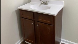 Vòi sen/bồn tắm kết hợp, đồ dùng nhà tắm miễn phí, khăn tắm 