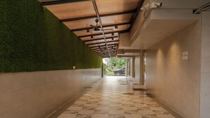 Interior entrance - The Bay Suites - Residency (New Town)
