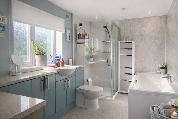 Bathroom - Hideaway House Sleeps 6 with Hot Tub and Balcony (Chester Le Street)