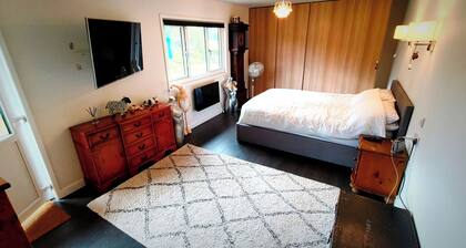 Cabin Lodge - Sleeps 4 - Country Views - Parking