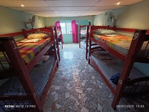 Basic Shared Dormitory | Free WiFi - Hostal Portobelo (Portobelo)