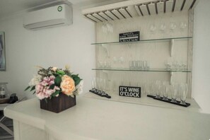 A bar area with a wine tasting sign, a clock, and a floral arrangement. - spacious 5-bedroom house in peaceful Oaxaca de Juárez, Graden (Oaxaca de Juárez)