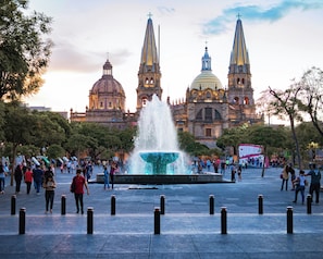 A public square with a fountain and historic buildings in the background. - HOTEL BOUTIQUE FERROCARRIL 1888 (Guadalajara)