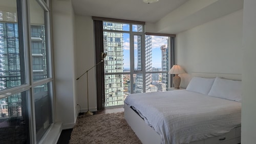 Modern Apartment in the Heart of Mississauga