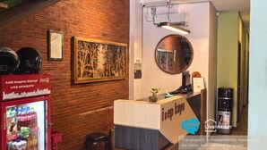 Ảnh chưa phân loại, 2 trong số 17 ảnh, nút