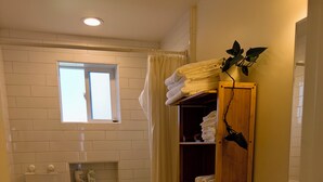 Bathroom - Cozy brand new 1-bedroom suite in beautiful Carpinteria with AC (Carpinteria)