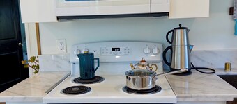 Luxury Private 1 bd & 1 bath Suite - 5 min Walk to Dt Carp and 20 min to beach
