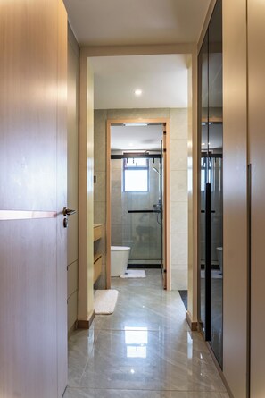 A modern bathroom with a glass shower enclosure, a toilet, and a sink. - 3-bedroom apartment in Westlands perfect Family friendly retreat, Pool, Gym, Wow (Nairobi)