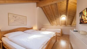Room - Il Nido Di Gurin 2 -Ski hike and trail Bosco Gurin, Bosco Gurin, Switzerland (Bosco Gurin)