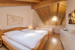 Room - Il Nido Di Gurin 2 -Ski hike and trail Bosco Gurin, Bosco Gurin, Switzerland (Bosco Gurin)