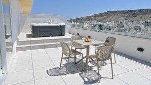 Outdoor dining - Penthouse, Jacuzzi & Sea-View in Gozo 7A, Marsalforn Iz-Zebbug Gozo, Malta (Marsalforn Iz-Zebbug Gozo)