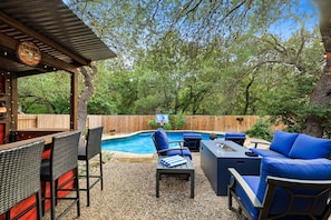 A backyard with a swimming pool, outdoor furniture, and a wooden deck. - Walcoff - A Birdy Vacation Rental (Schertz)