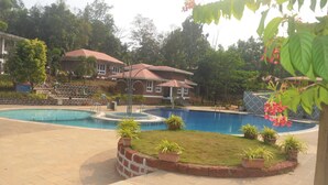 Hồ bơi