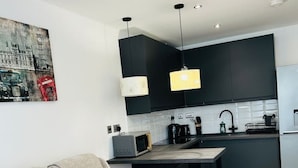 Room - 1-bed Apt Close to Town Centre Train Station (Northampton)