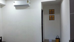 Imej tidak diklasifikasikan, 4 daripada 7, butang