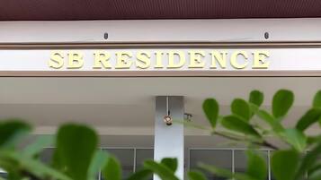 A sign for 'SB RESIDENCE' with a modern design and a clear view of the entrance.