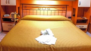 Ảnh chưa phân loại, 5 trong số 18 ảnh, nút