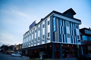 A hotel with a modern facade, multiple windows, and a sign indicating it is a hotel. - Nah Hotel (Johor Bahru)