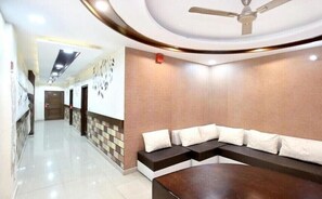 Lobby - Aa Hotels (Mohali)