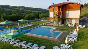 View from property - Alpine Garden Hotel (Simitli)