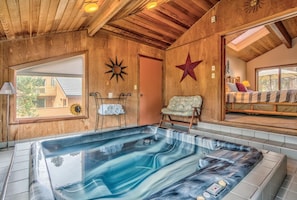 Lobby - Tan Oak Lane 37 (Bend)