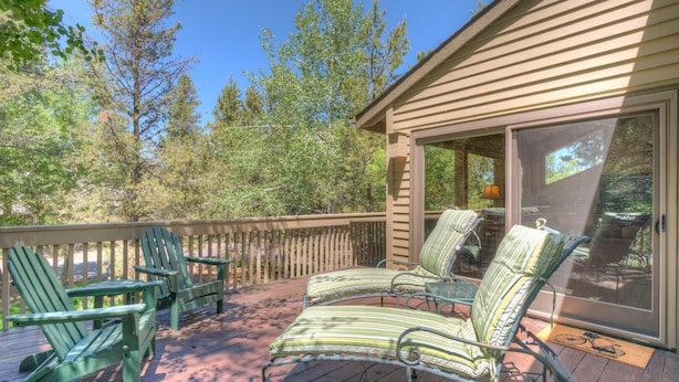 Unclassified image, 1 of 48, button - Tan Oak Lane 37 (Bend)