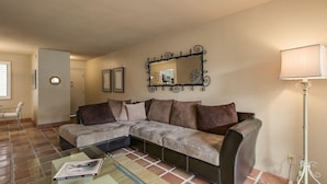 Room - Charming 1 Bdrm Condo Steps To Old Town Scottsdale (Scottsdale)