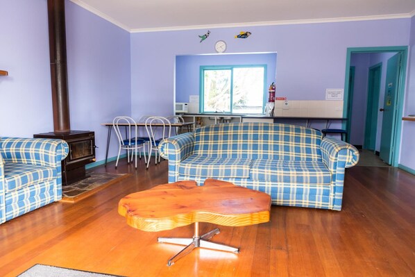 Unclassified image, 1 of 22, button - Anglesea Backpackers (Anglesea)