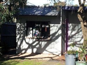 Unclassified image, 2 of 22, button - Anglesea Backpackers (Anglesea)
