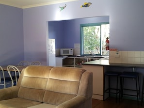 Unclassified image, 5 of 22, button - Anglesea Backpackers (Anglesea)
