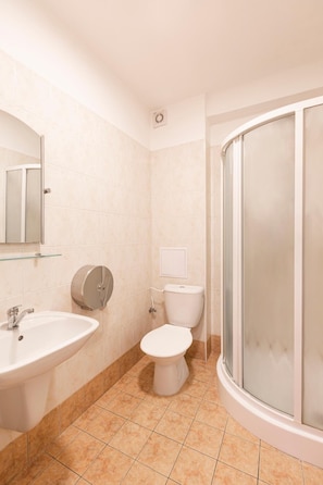 A bathroom with a sink, toilet, and shower. - Hotel Trim (Pardubice)