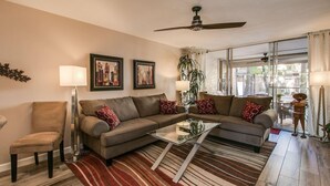 Room - Cozy 2 Bdrm Condo In Heart Of Old Town Scottsdale (Scottsdale)