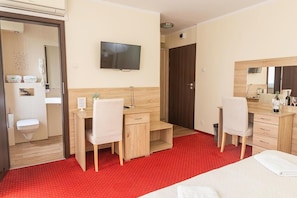 A hotel room with a bed, a desk, a chair, a television, and a bathroom. - Hotel Vector (Tarnowo Podgorne)