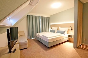 Room - Hotel Garni Goldener Anker (Krummhoern)