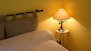 Room - Le Provenvßal (Aups)