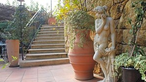 Lobby - Le Provenvßal (Aups)
