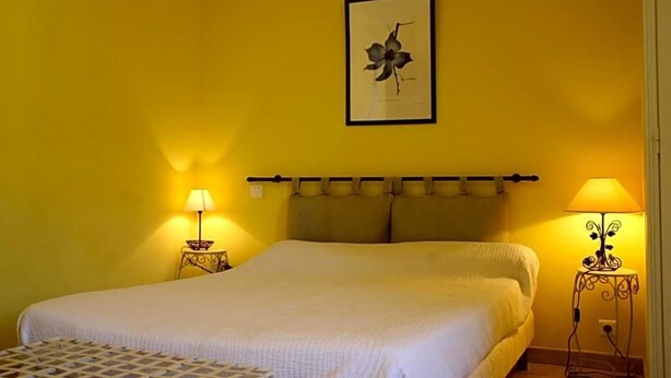 Room - Le Provenvßal (Aups)