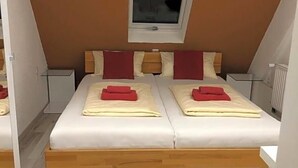 Room - Dionysos Traube (Rottweil)