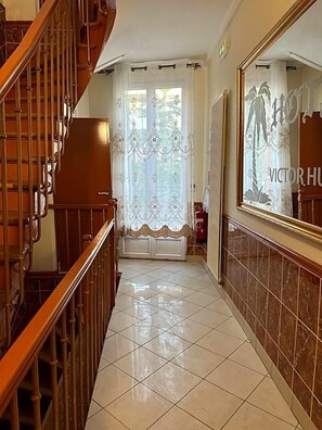 Lobby - Hv Tel Victor Hugo (Aubervilliers)