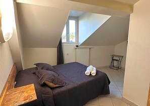 Room - Hv Tel Victor Hugo (Aubervilliers)