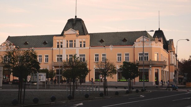 Unclassified image, 1 of 57, button - Hotel Lev (Levice)