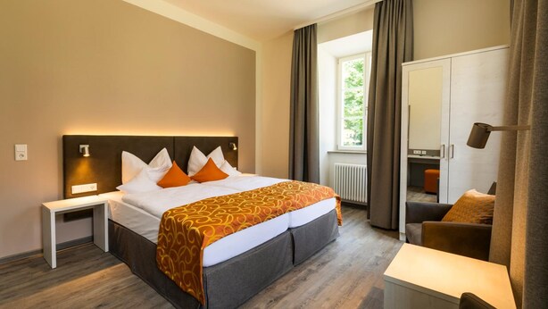 Room - Hotel Kurhaus Bad Bocklet (Bad Bocklet)