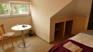 A bedroom with a bed, a chair, a small table, and a window. - Seehotel Bad Kleinen (Bad Kleinen)