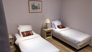 Room - Logis Du Champ De Mars (Puy-Saint-Martin)