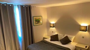 Room - Logis Du Champ De Mars (Puy-Saint-Martin)
