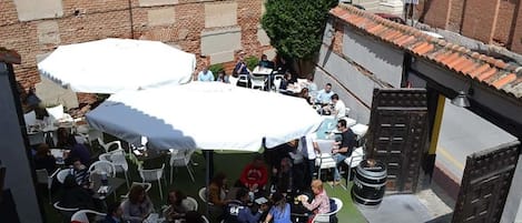屋外ダイニングエリア