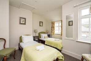 Room - Charming 2bd Garden House Hammersmith (London)