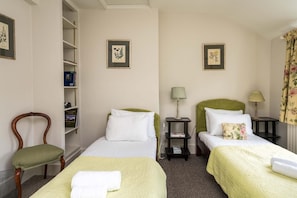 Room - Charming 2bd Garden House Hammersmith (London)