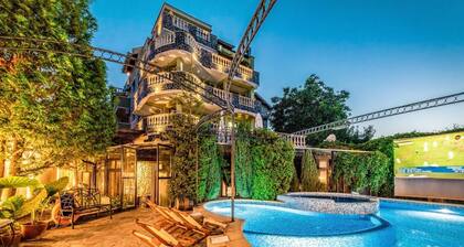 Boryana Hotel