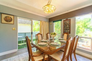 Dining - Tsawwassen Family Getaway | Beach & Ferry Terminal (Vancouver)